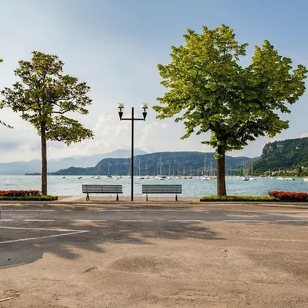 Front Lake Next To The Center * Bardolino