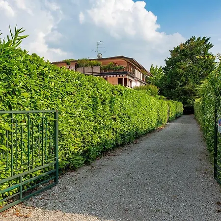 Front Lake Next To The Center Bardolino